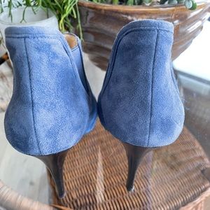 Beautiful blue suede GUESS booties..
